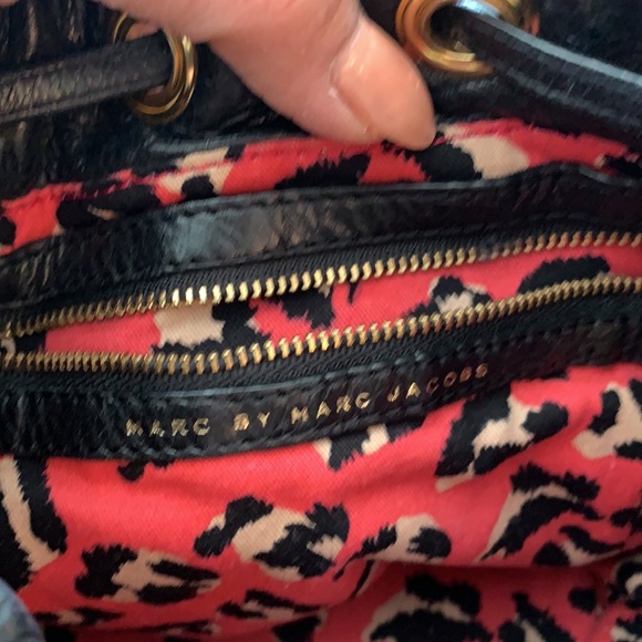 Marc Jacobs : Black Leather Bucket bag - Picture 8 of 13